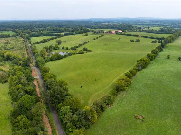 Fortunes Way, Remington, VA 22734