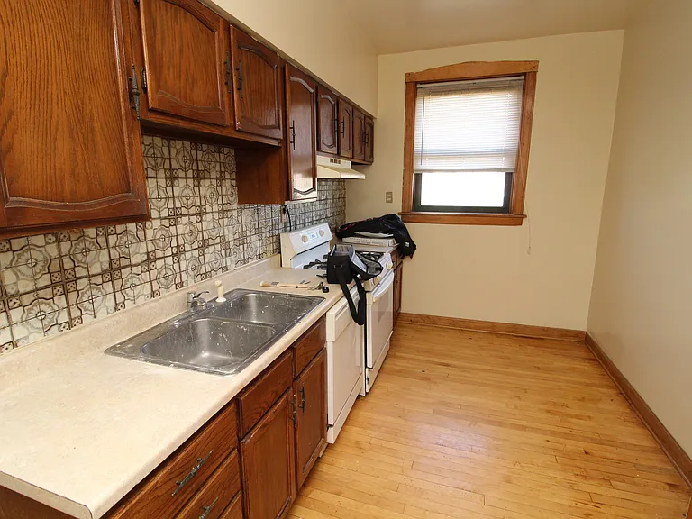1728 W Juneway Ter #2E — Photo 2