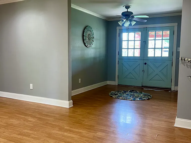 2132 Fremont Dr — Photo 6