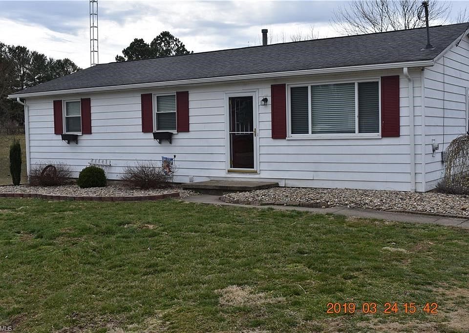2nd image of 113 Oak Dr