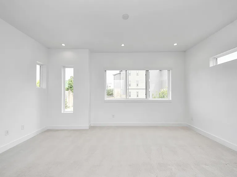 5823 Dolores St — Photo 23