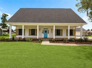 64 Belle Grove Dr, Destrehan, LA 70047