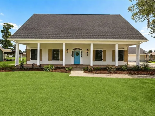 64 Belle Grove Dr, Destrehan, LA 70047
