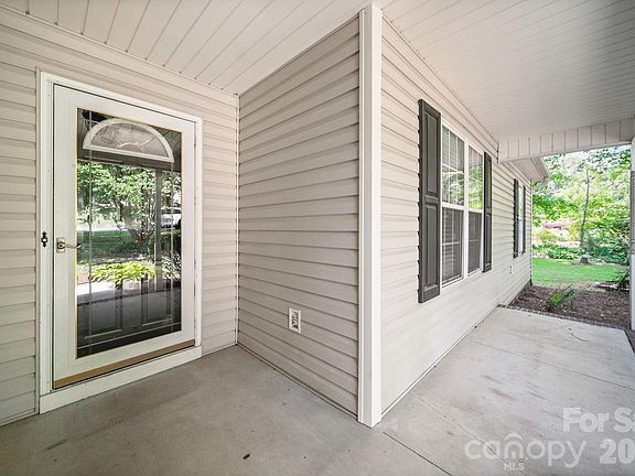 3rd image of 126 Fritzvon Dr