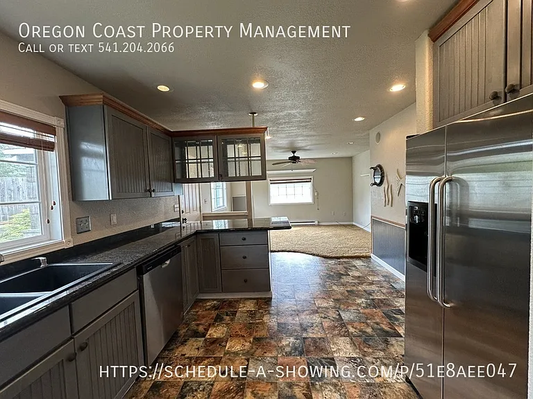 425 NW Siletz Ave — Photo 4