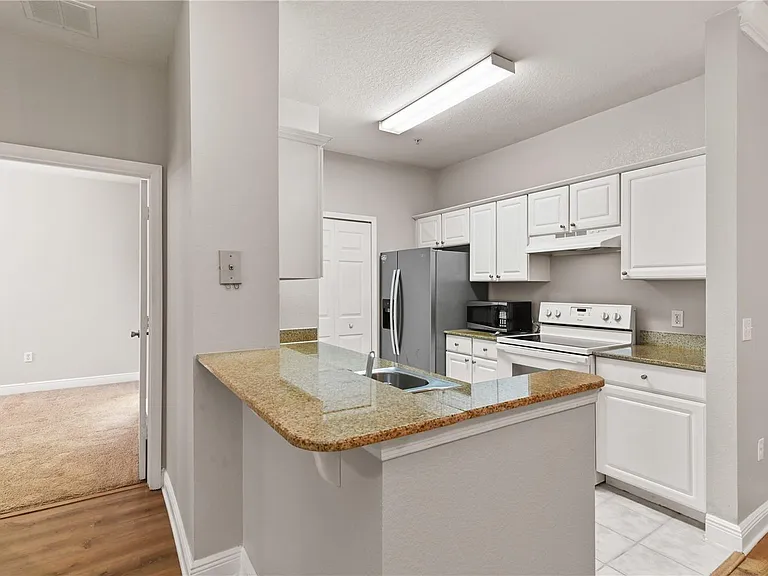 130 Southern Pecan Cir #102 — Photo 5