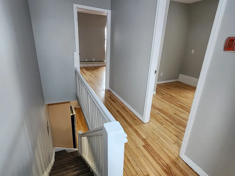 342 Somerset St E #B — Photo 5