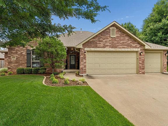2nd image of 608 Ash Grove Cir