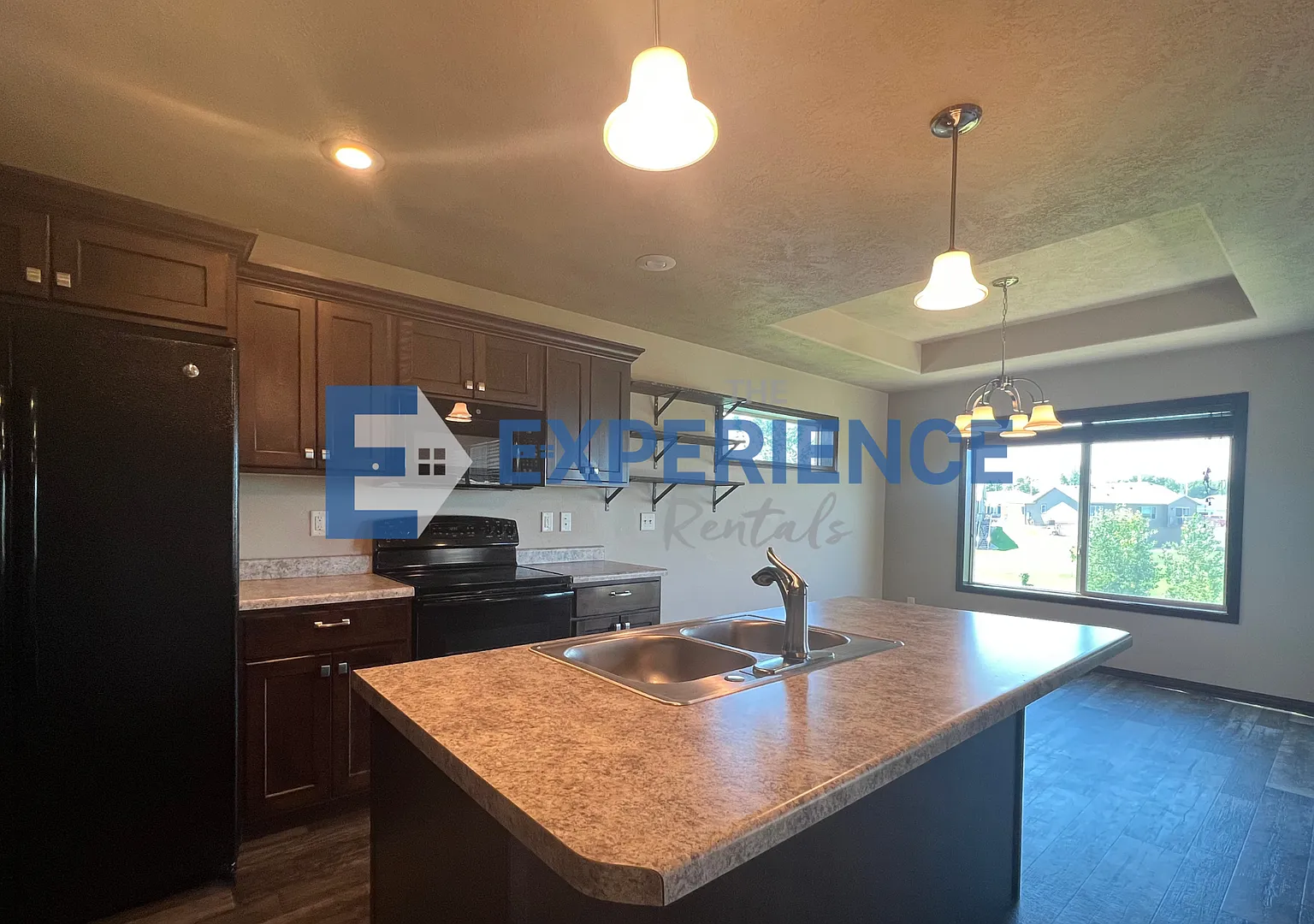 Northwest 3 Bed 3 bath Ranch Home For Rent! — Photo 2