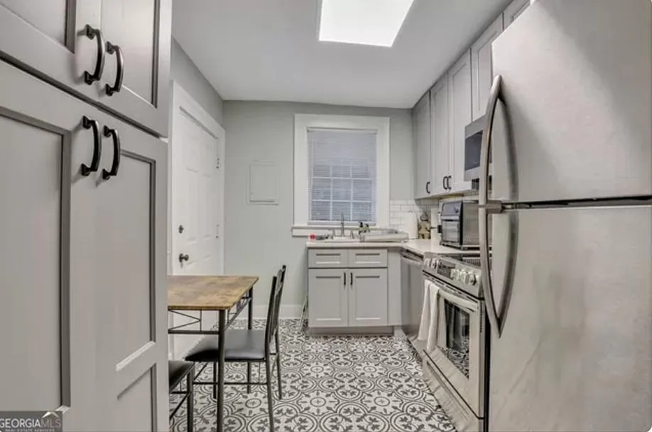 1 bed, 700 sqft, $1,900 — Photo 4