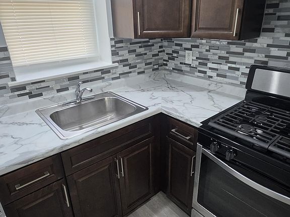 5th image of 3166 Agate St