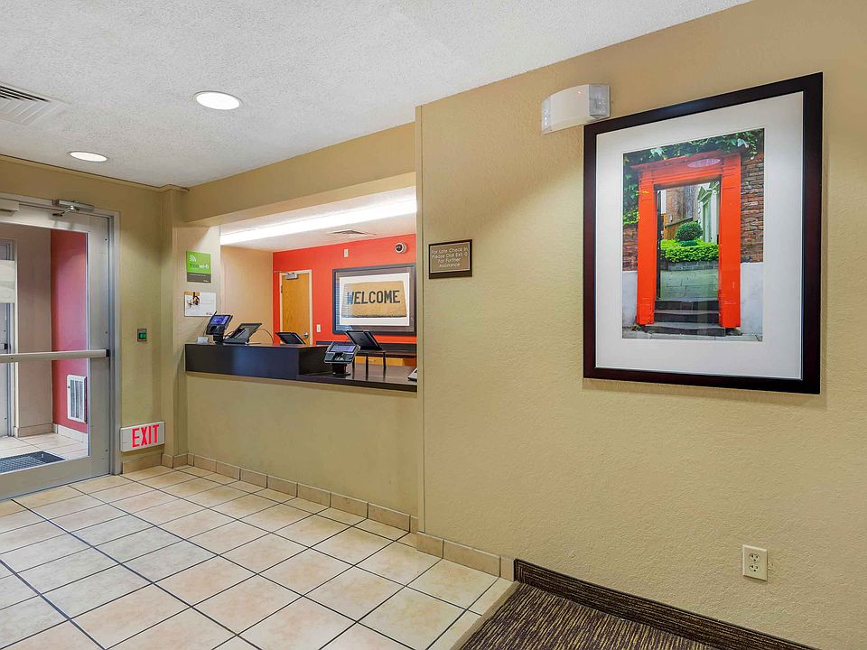 Lobby and Guest Check-in