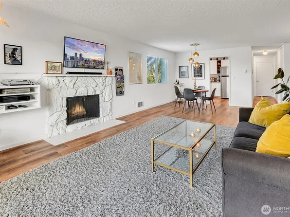 8000 28th Avenue NW #320, Seattle, WA 98117