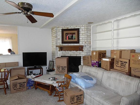 3rd image of 11826 Stanwood Dr