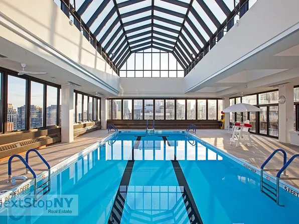 300 East 54th Street image 15 of 16