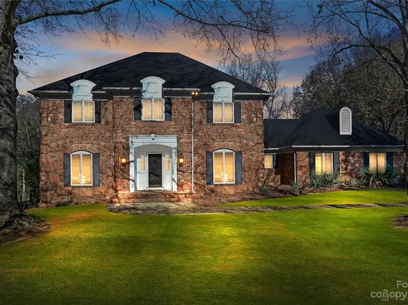 2814 Winding Oak Dr, Charlotte, NC 28270