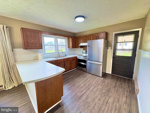 5th image of 1604 S Ox Rd