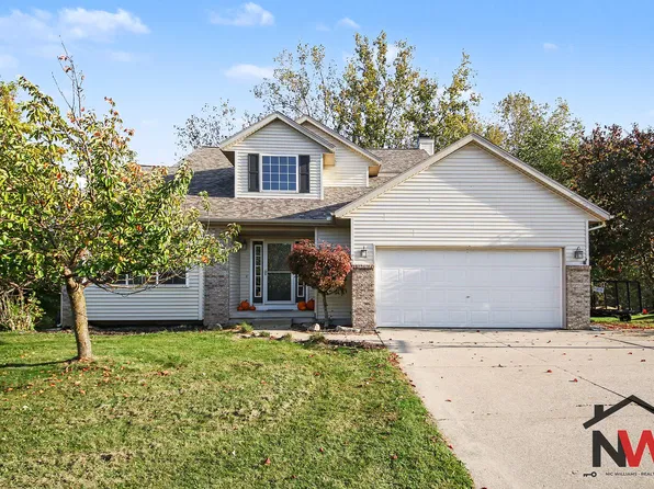 232 Glendale Dr NE, Rockford, MI 49341
