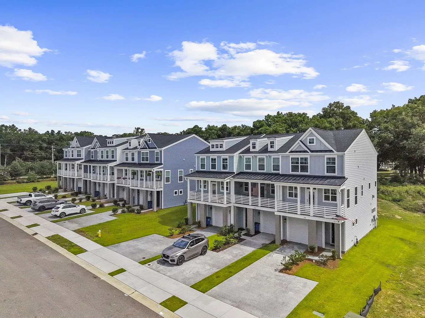 3 Bedroom, 3.5 Bathroom Townhome in The Bluffs at Pinefield - Charleston — Photo 2