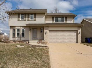 6916 W Park Rd NE, Cedar Rapids, IA 52402