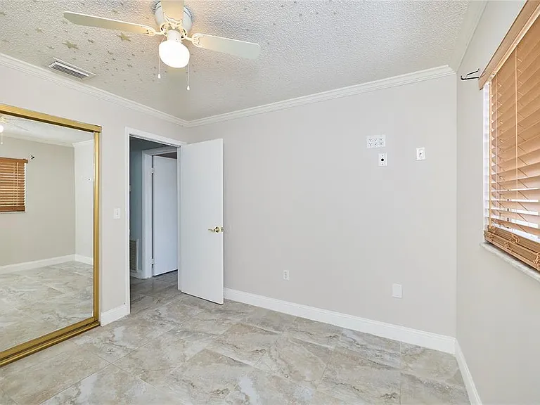 6804 N Hubert Ave — Photo 31