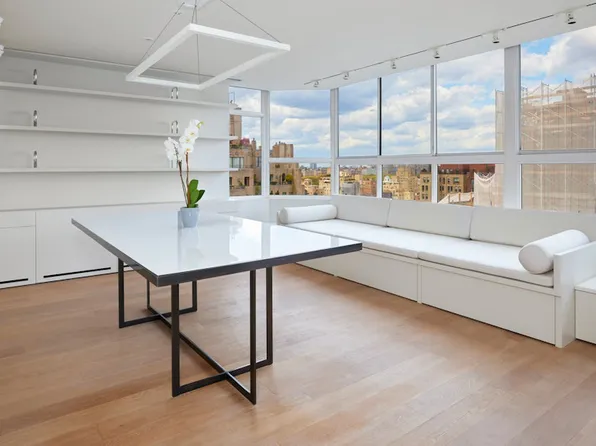 110 East 71st Street image 2 of 14