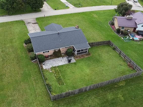 3rd image of 302 Virginia Cir