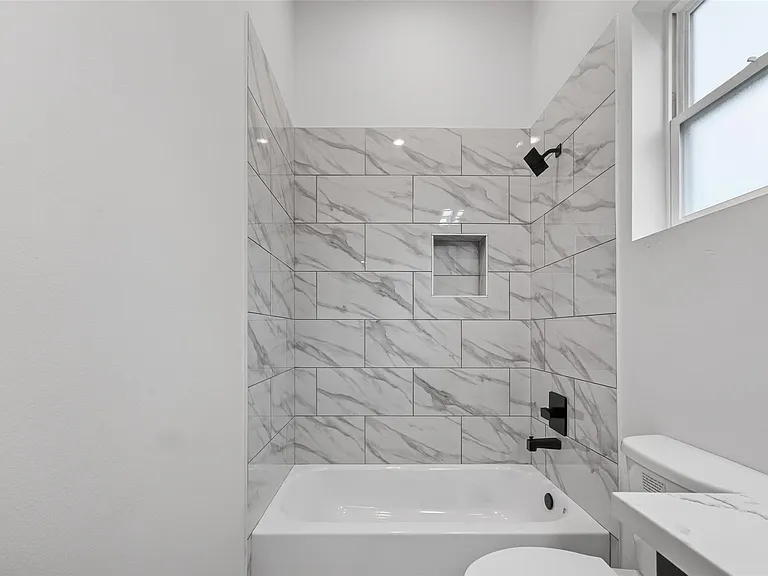 1938 Laverne St — Photo 10