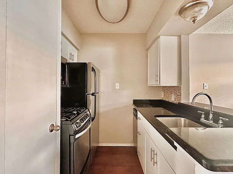 2401 Manor Rd #224 — Photo 2