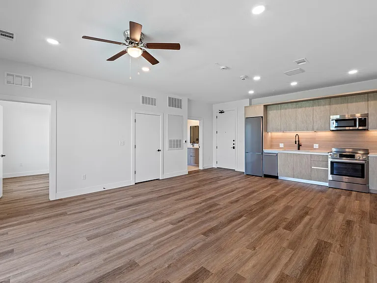 4315 S Congress Ave #323 — Photo 9