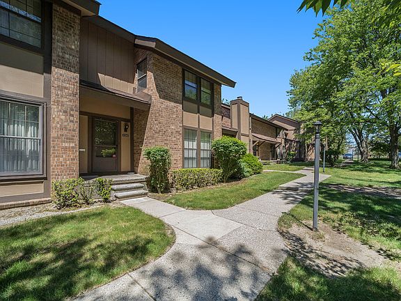 2nd image of 25242 Maplebrooke Dr #56