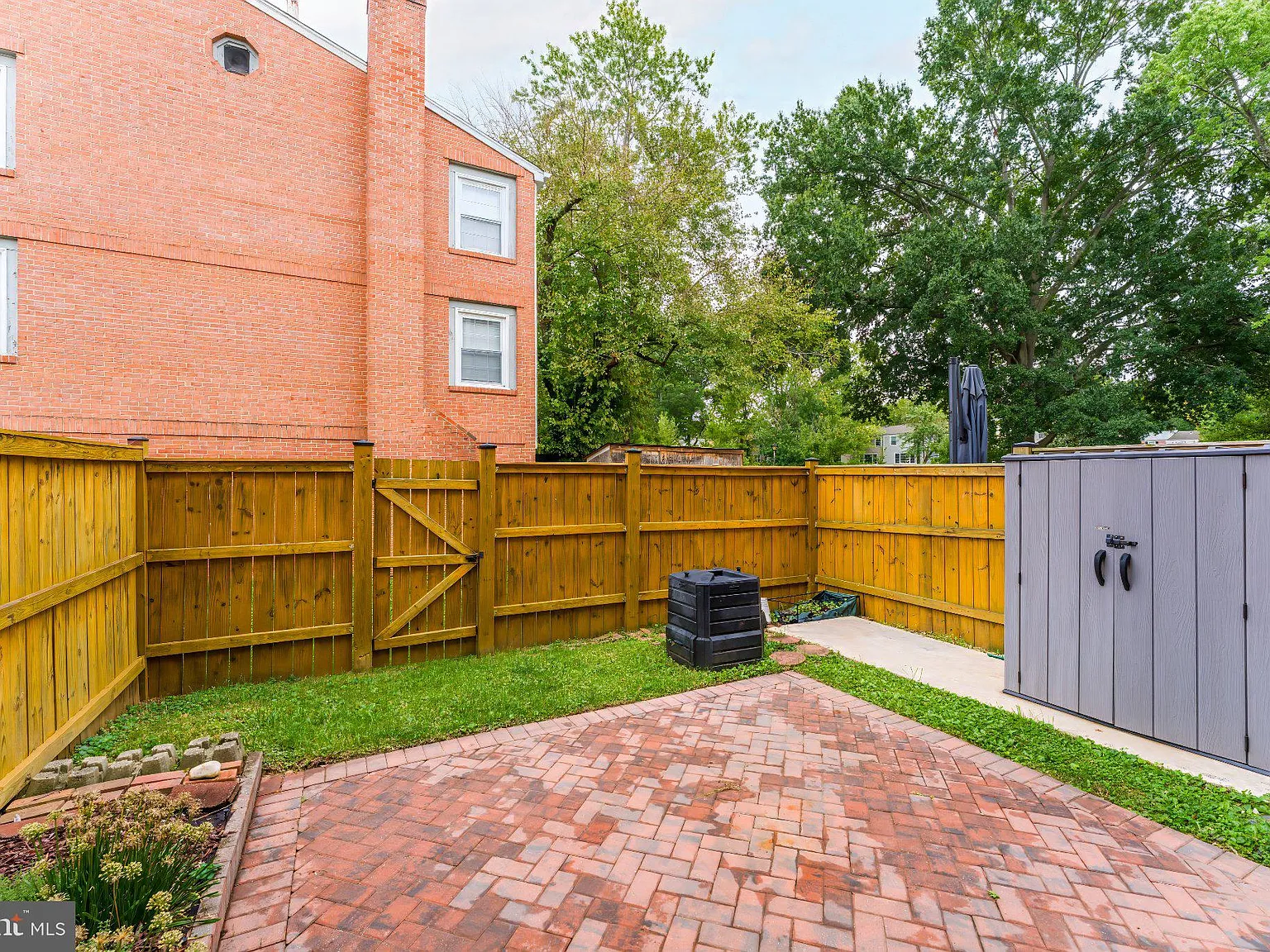 4 bed, 2.5 bath, 1408 sqft, $3,000 — Photo 3