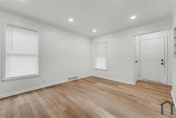 8435 Warwick St — Photo 2