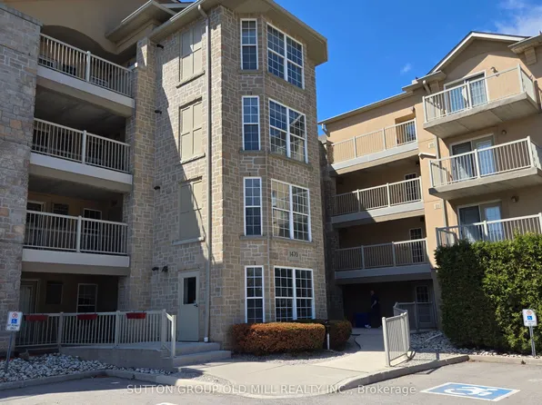 1470 Bishops Gate #208, Oakville, ON L6M 4N2