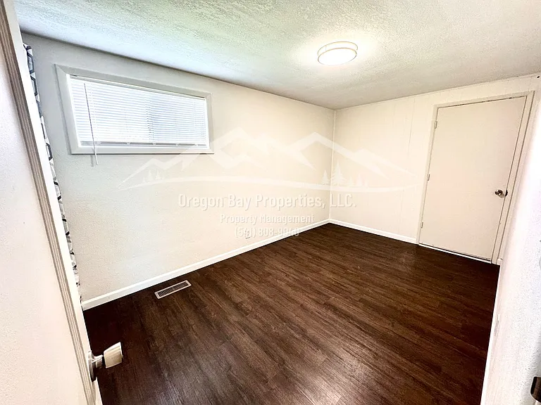 270 S Morrison St — Photo 11