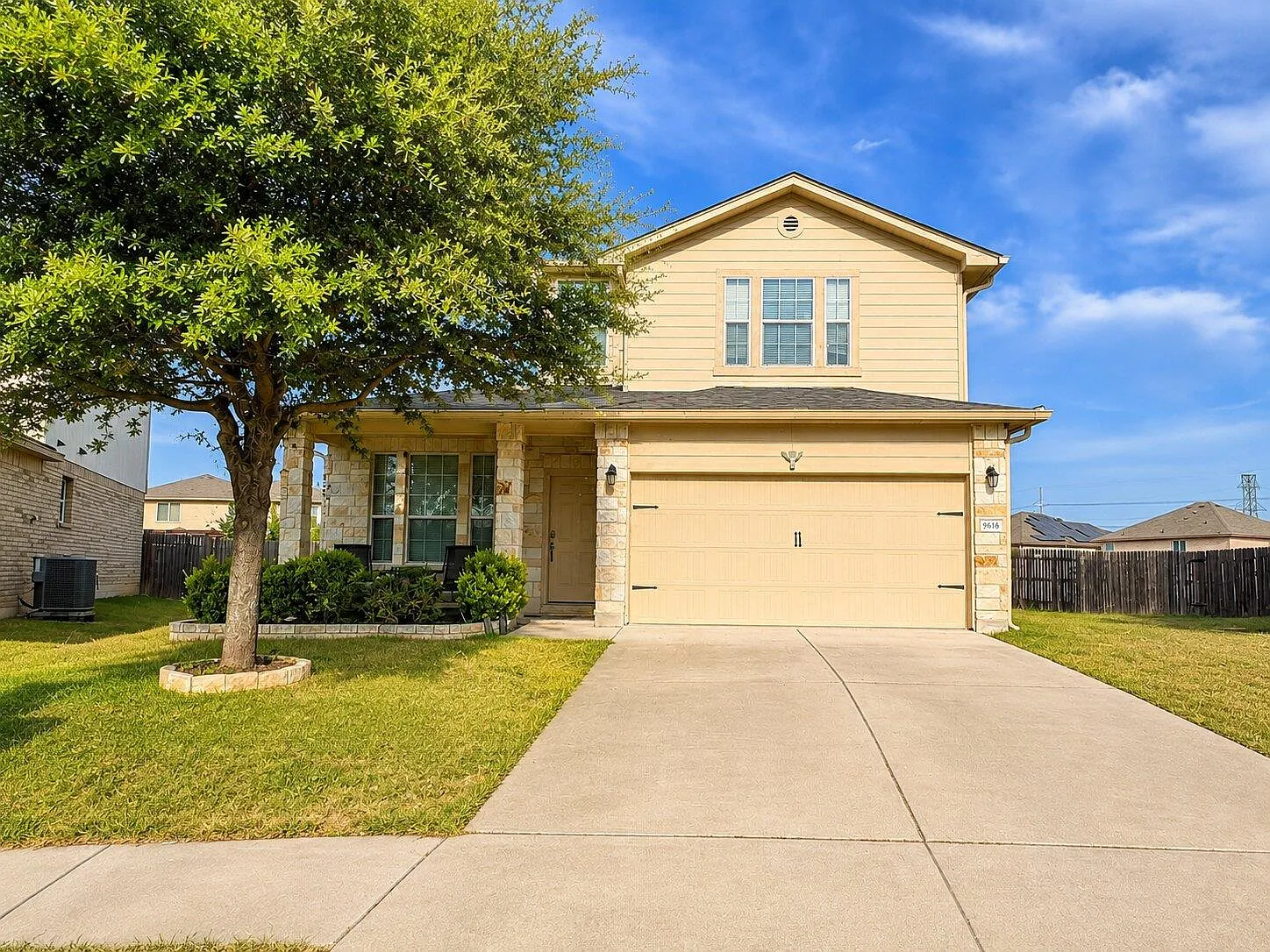 3 bed, 2.5 bath, 2165 sqft, $1,950 — Photo 1