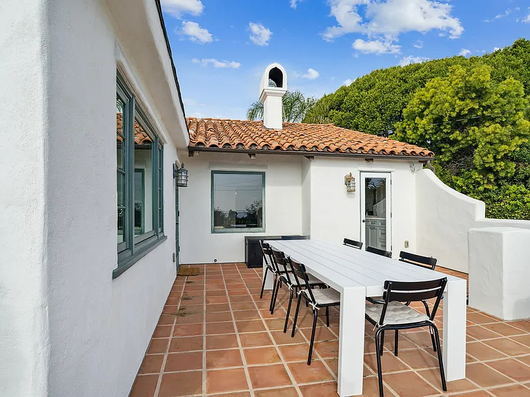 1109 Cliff Dr — Photo 10