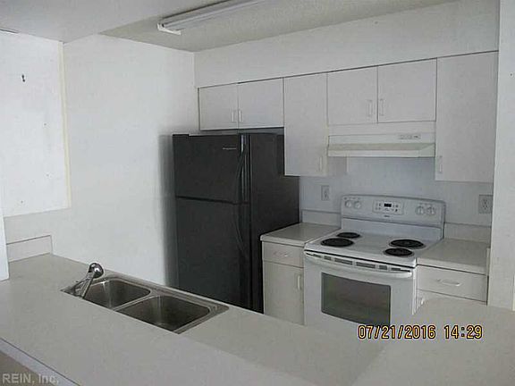 3rd image of 3845 Lasalle Dr APT 103