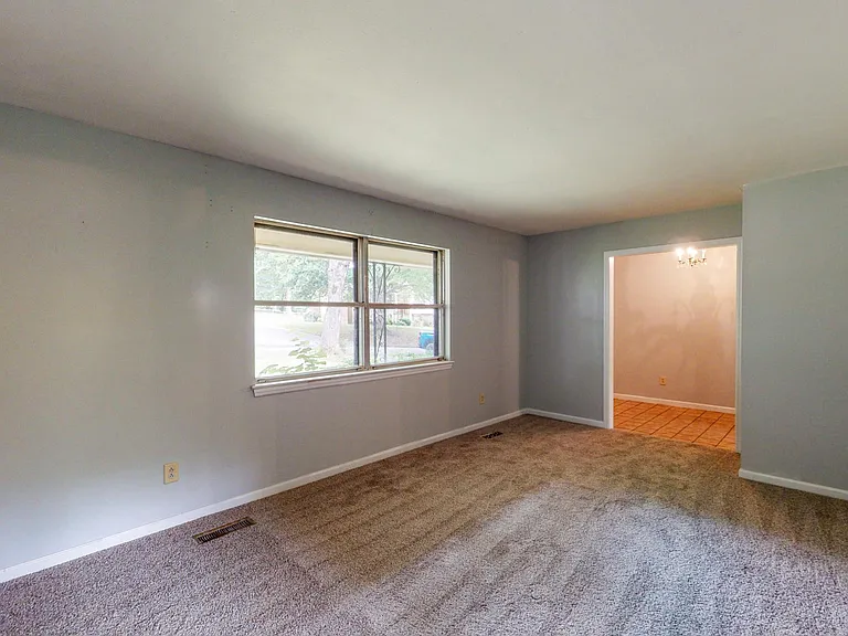 916 Huntington Cir — Photo 13