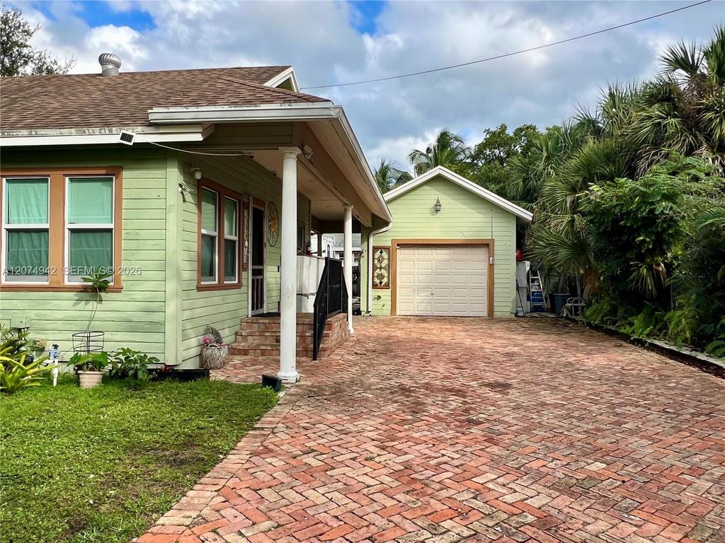 400 NE 3rd St, photo 6