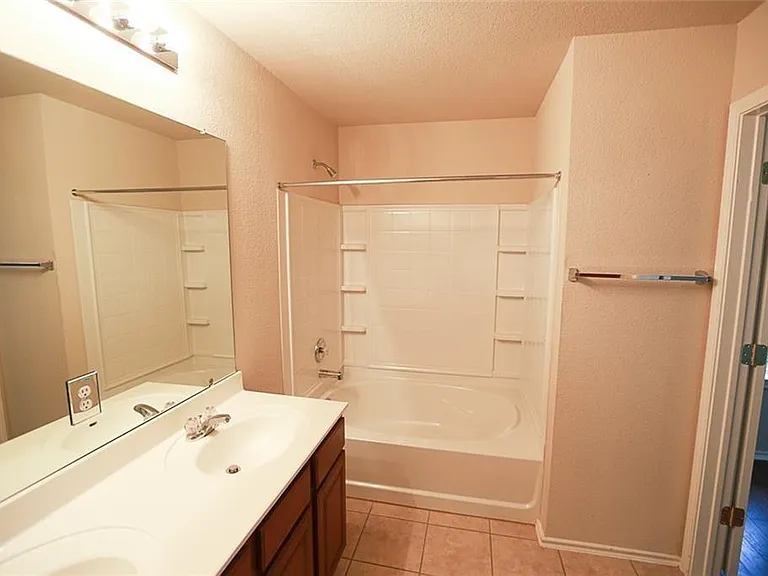 2107 Charlotte Estates Dr — Photo 15