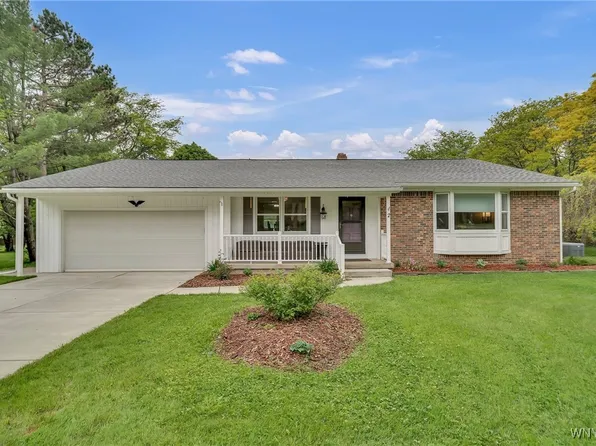 2 Timothy Dr, Orchard Park, NY 14127