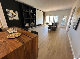 20207 Veterans Dr, Elkhorn, NE 68022