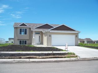4211 18th St S, Moorhead, MN 56560