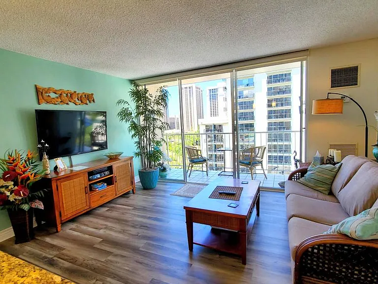 1925 Kalakaua Ave #1302 — Photo 3