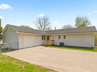201 Pickardy Ln, Council Bluffs, IA 51503