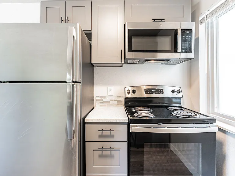 Eleanor Apartments — Photo 24
