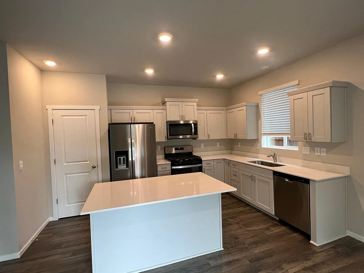 Building Photo - 4259 Savannah Loop NE