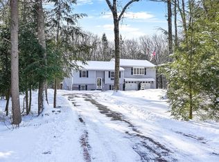 40 Holly Dr, Gardner, MA 01440