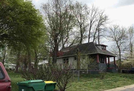 2nd image of 300 Newport St